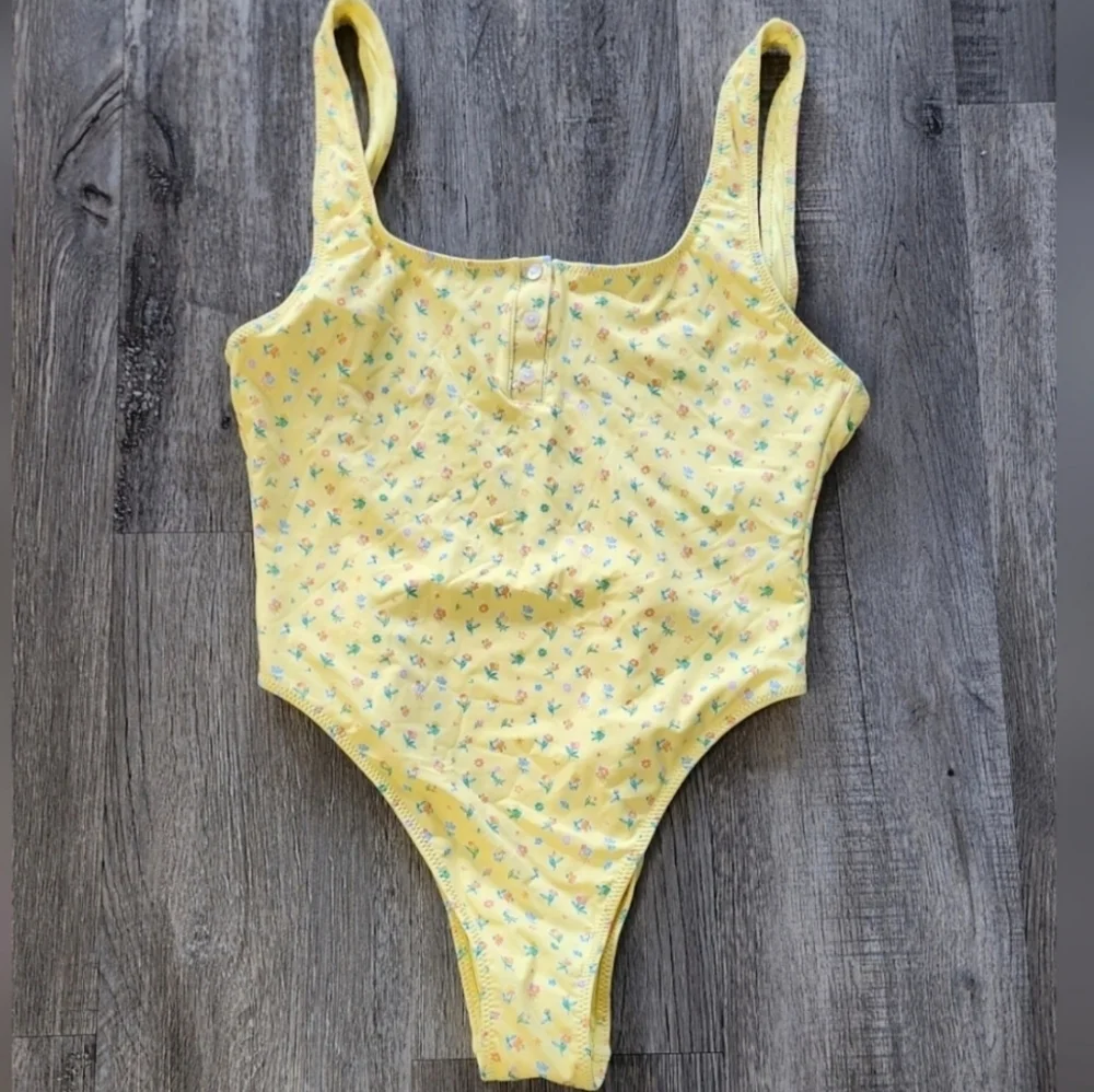 New!Frankies Bikinis x Pamela Anderson One Piece Swimsuit‎